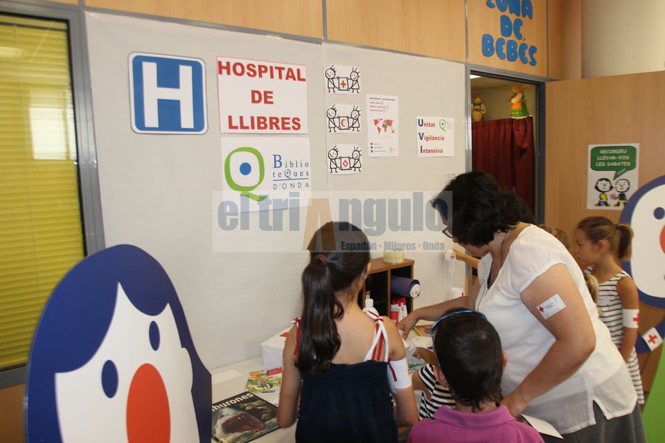 Los niños convierten la biblioteca infantil de Onda en un «hospital de  libros» - Levante-EMV